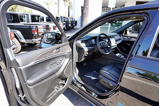 New 2026 Jeep Grand Cherokee Limited w/ Luxury Tech Group II image 42