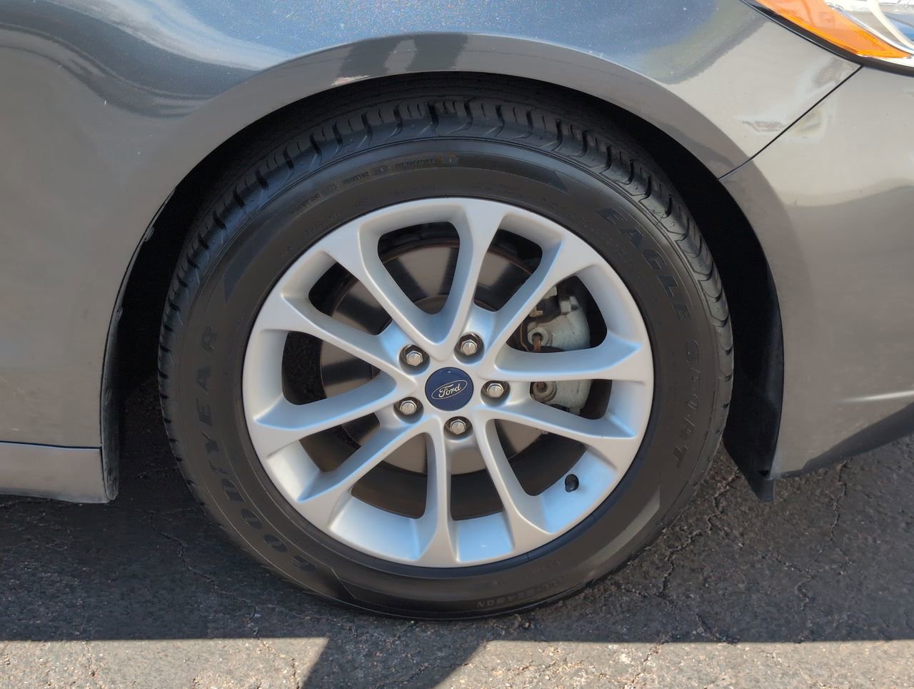 Used 2020 Ford Fusion SE FWD image 9