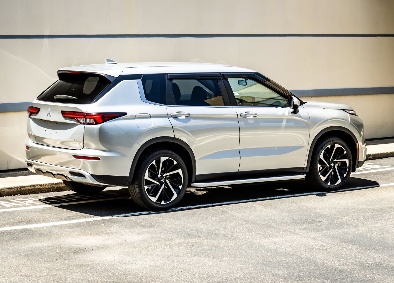 Used 2024 Mitsubishi Outlander SE AWD/4WD image 8