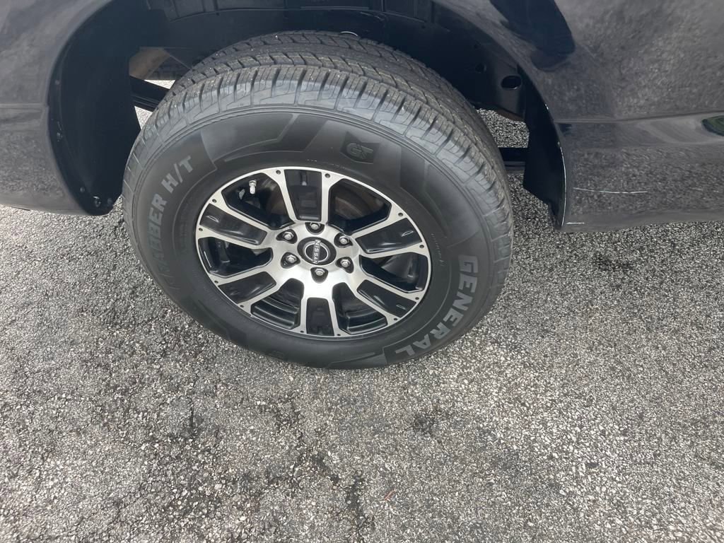 Used 2023 Nissan Titan SV image 30