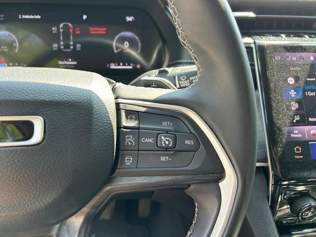 Used 2023 Jeep Grand Cherokee L Limited w/ Black Appearance Package image 21