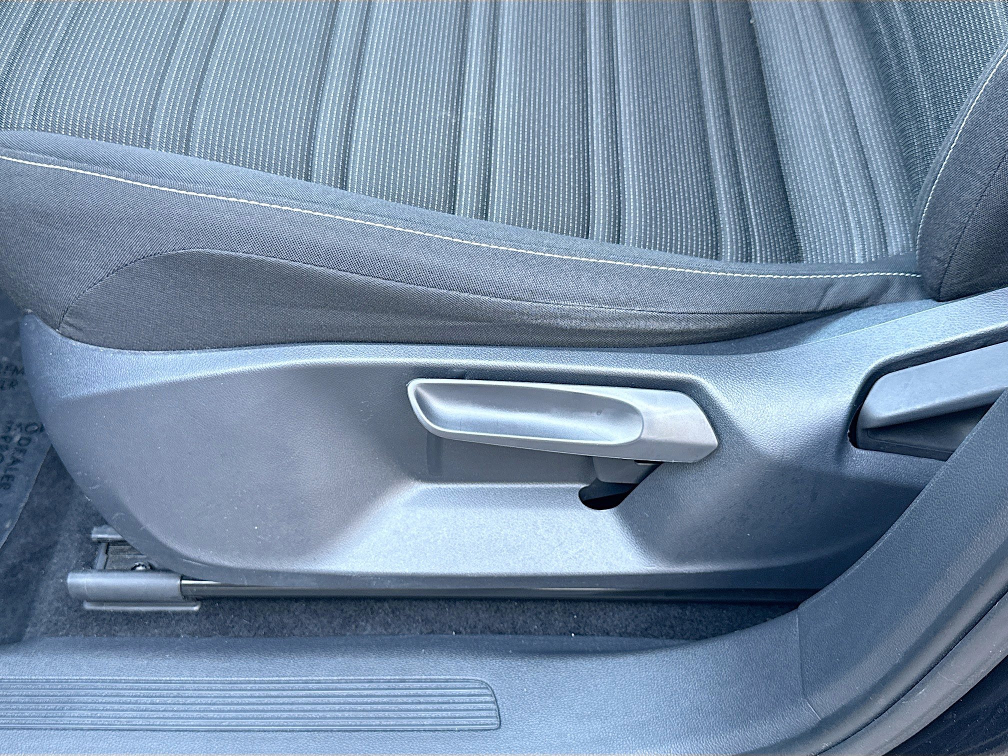 Used 2022 Volkswagen Tiguan S image 17