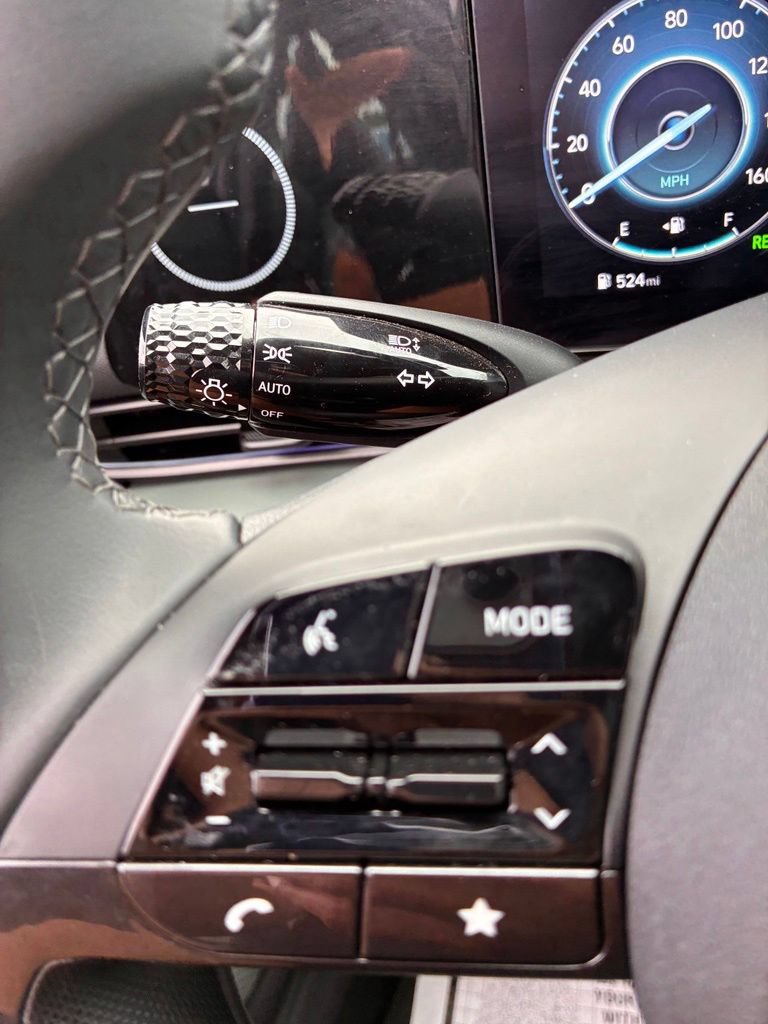 Used 2025 Hyundai Elantra Limited FWD image 29