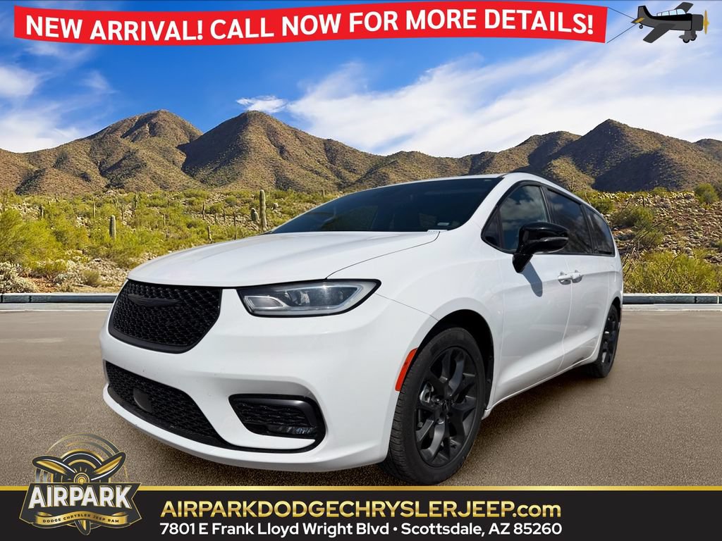 Used 2025 Chrysler Pacifica Limited FWD video 1