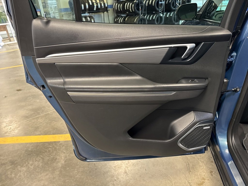 Used 2025 Buick Enclave Preferred image 28