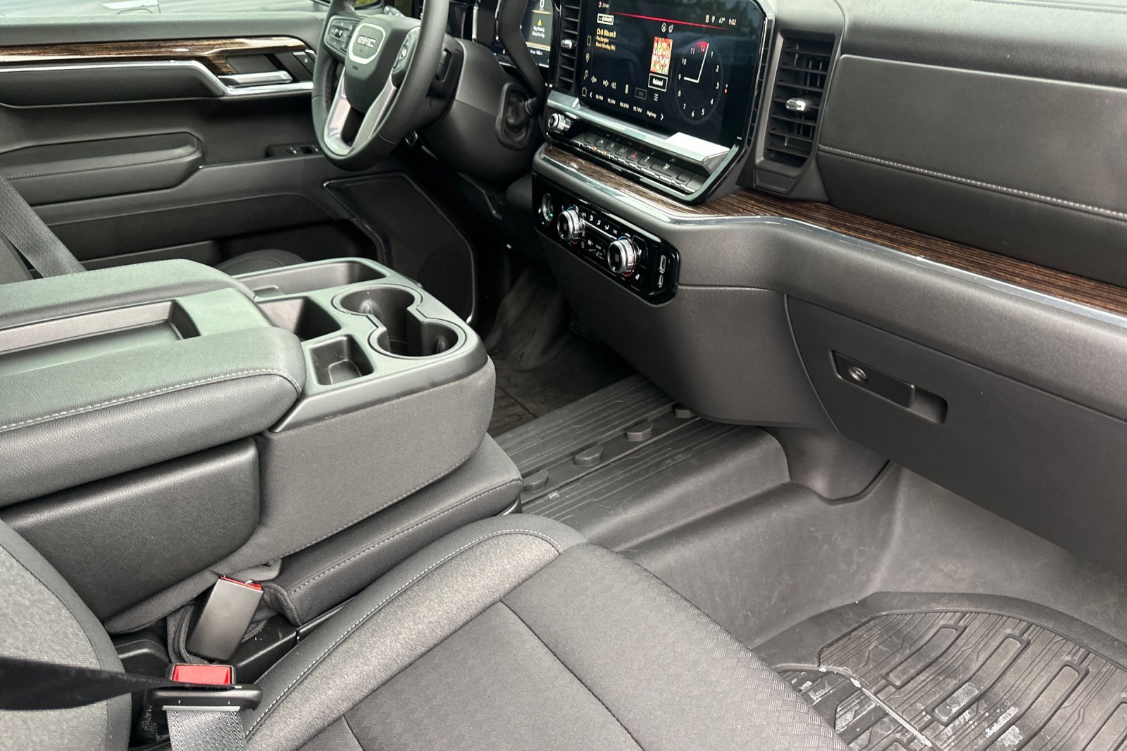 Used 2024 GMC Sierra 1500 Elevation w/ LPO, Elevation Black Package image 17