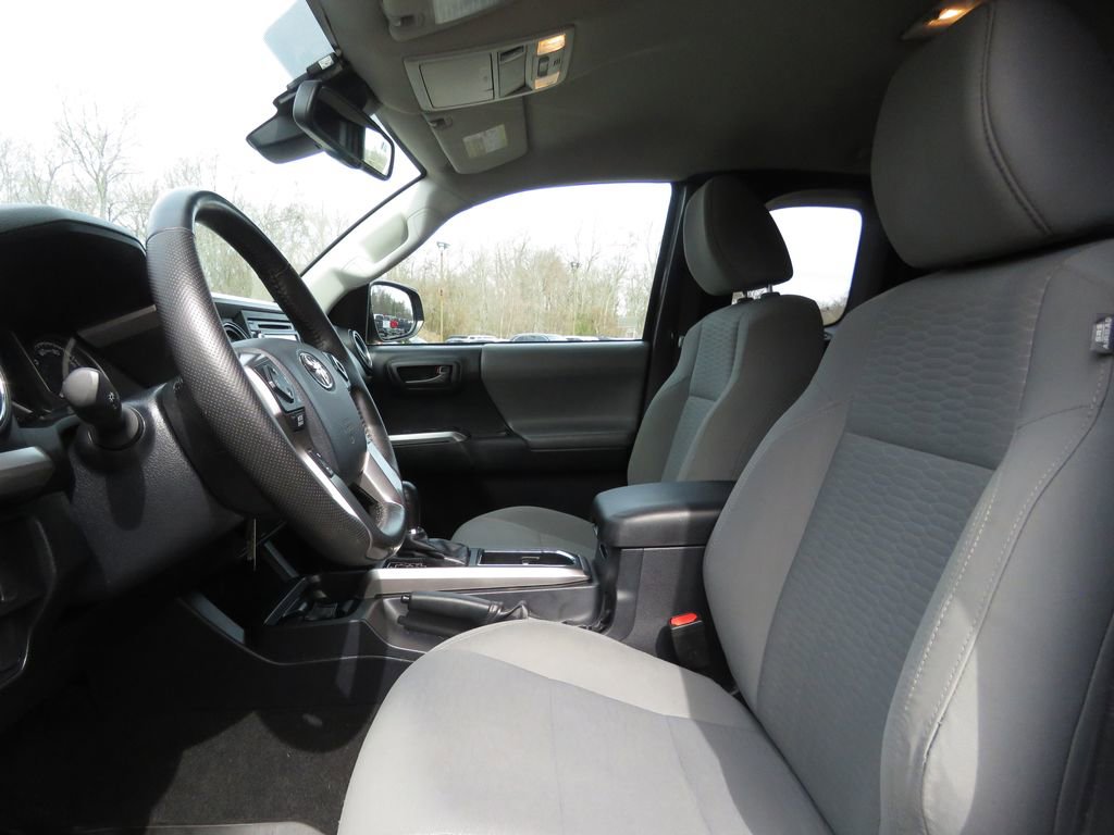 Used 2019 Toyota Tacoma SR5 AWD/4WD image 10