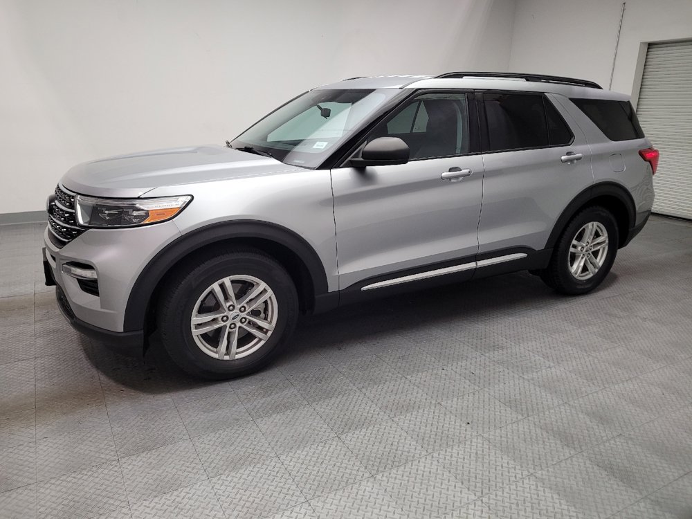 Used 2024 Ford Explorer XLT w/ Equipment Group 202A RWD image 2