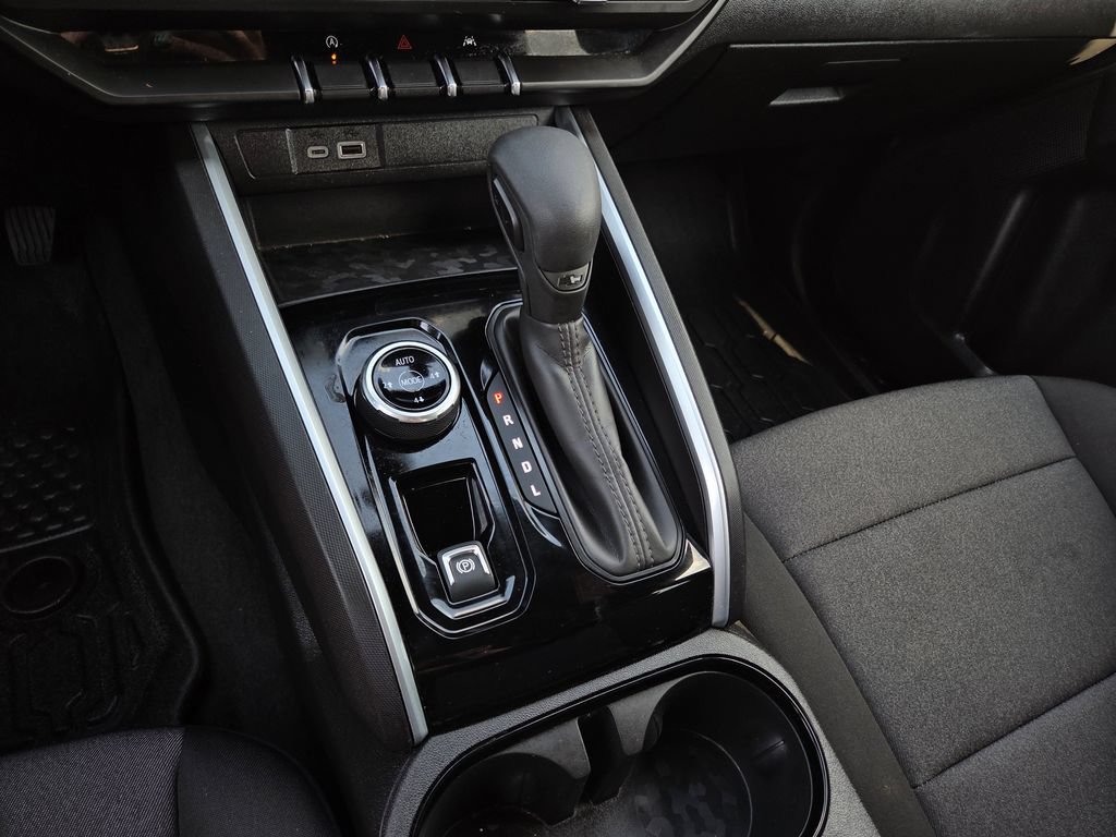 Used 2025 Chevrolet Colorado Trail Boss AWD/4WD image 13