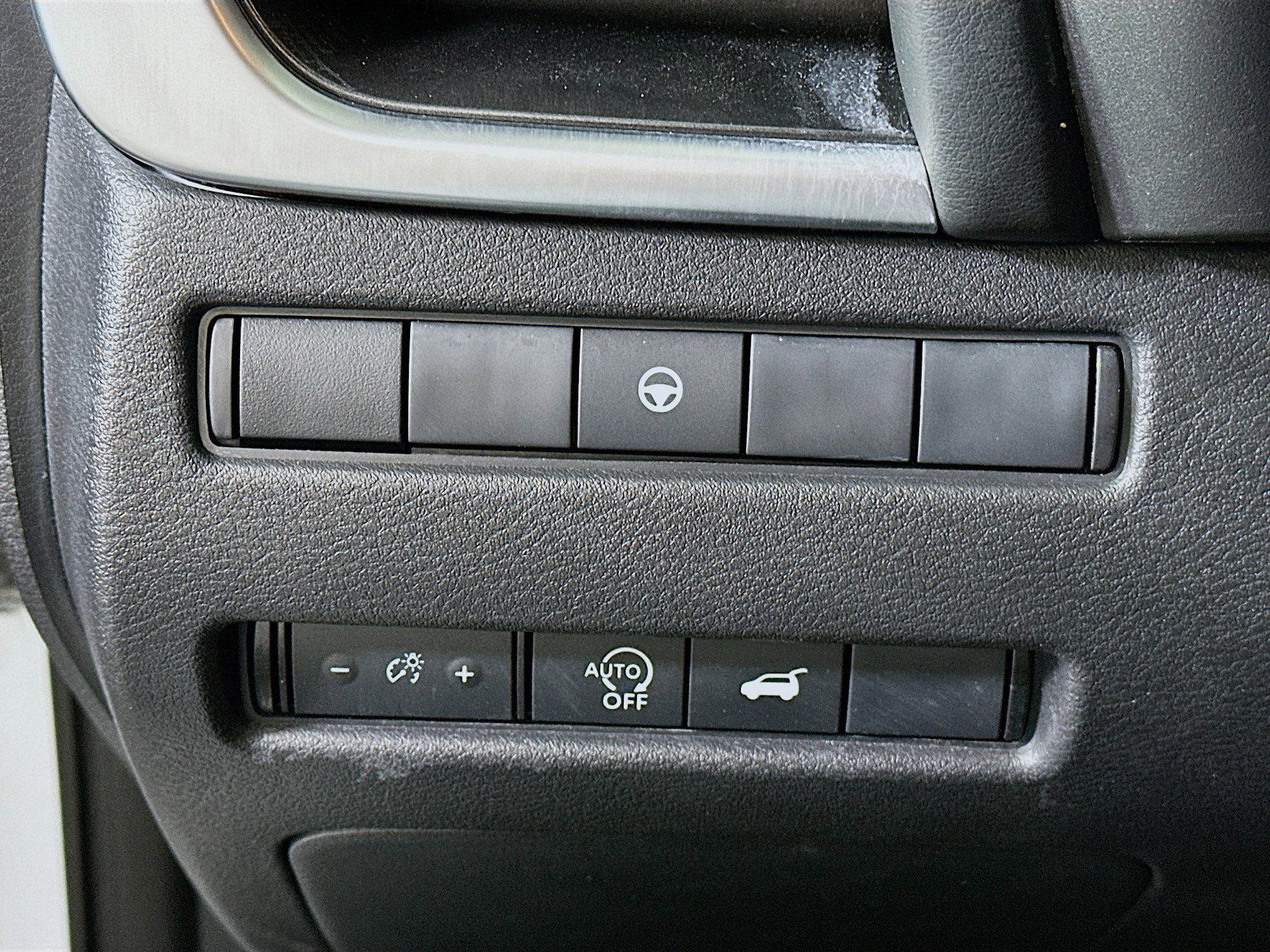 Used 2025 Nissan Rogue SV image 17