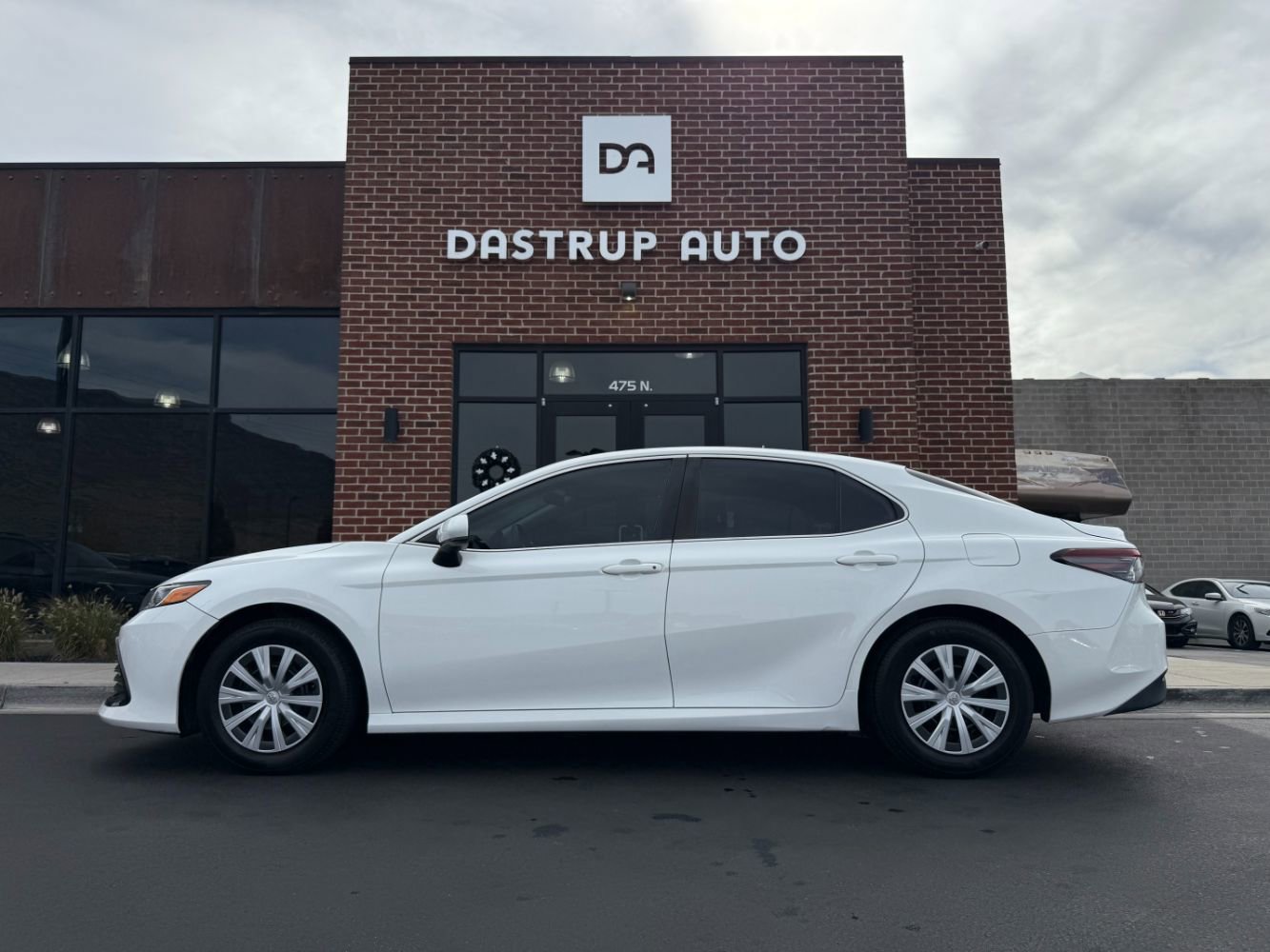 Used 2021 Toyota Camry LE image 4