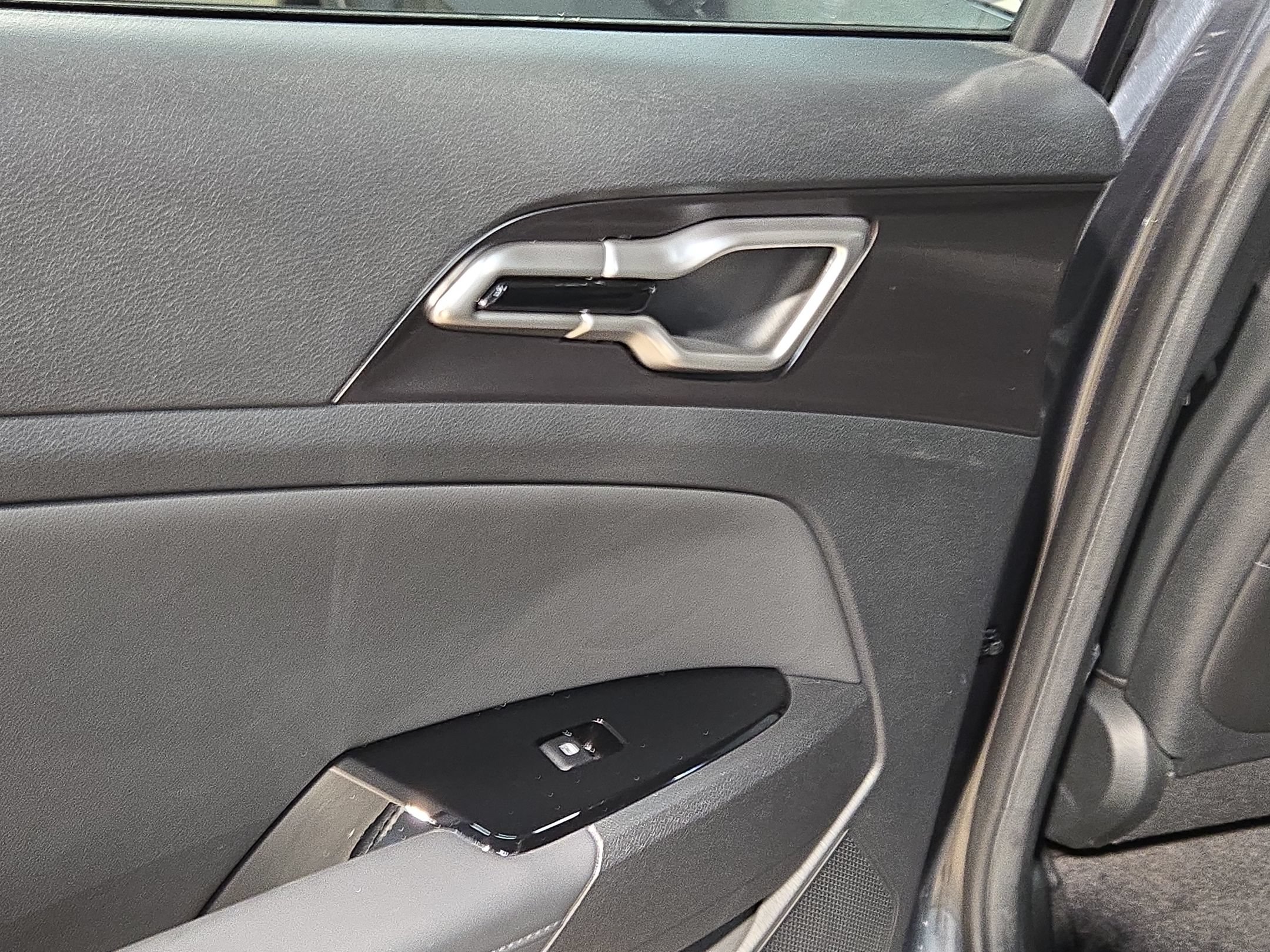 Used 2025 Kia Sportage EX FWD image 34