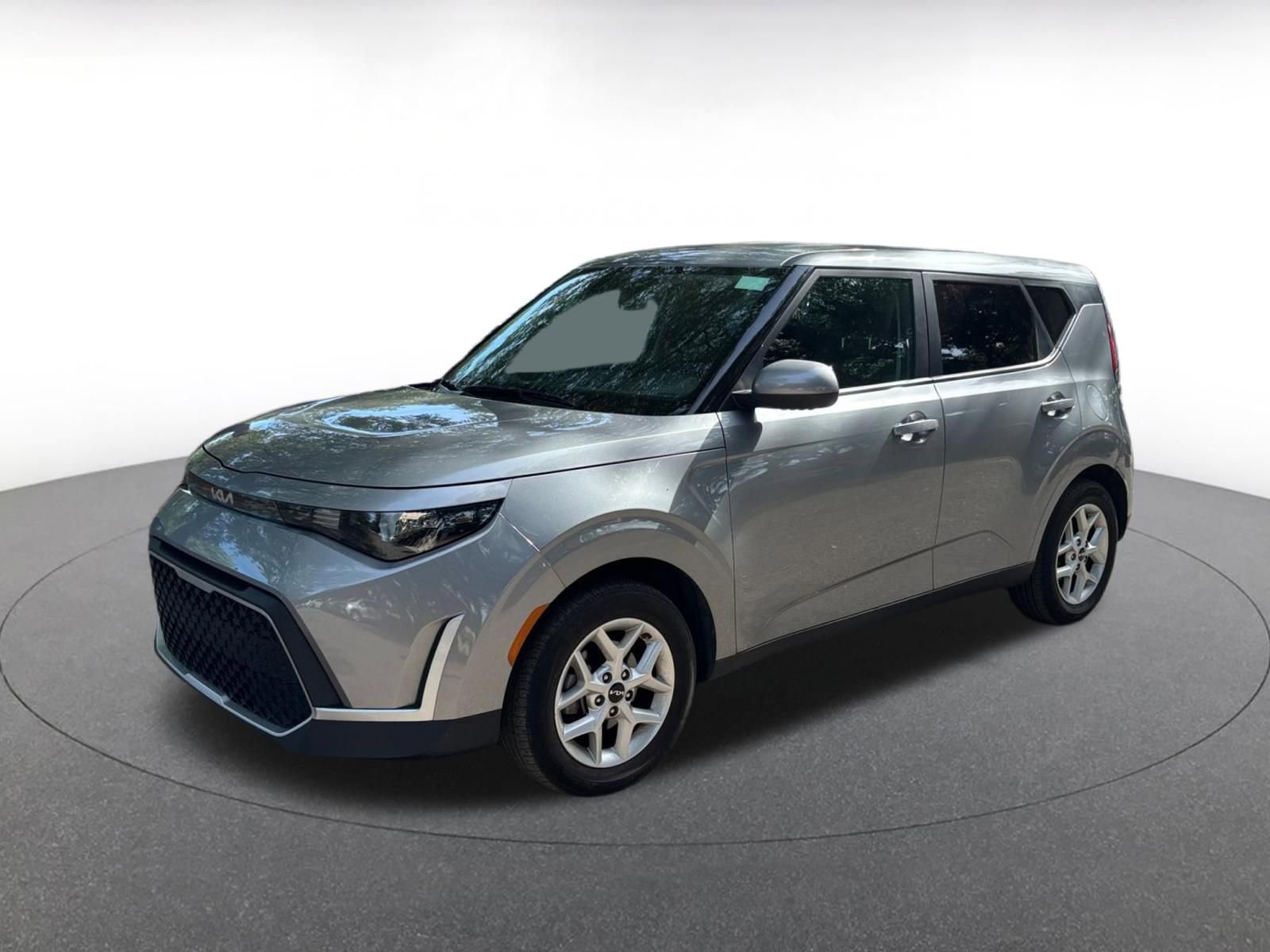 Used 2025 Kia Soul LX w/ LX Technology Package FWD image 3