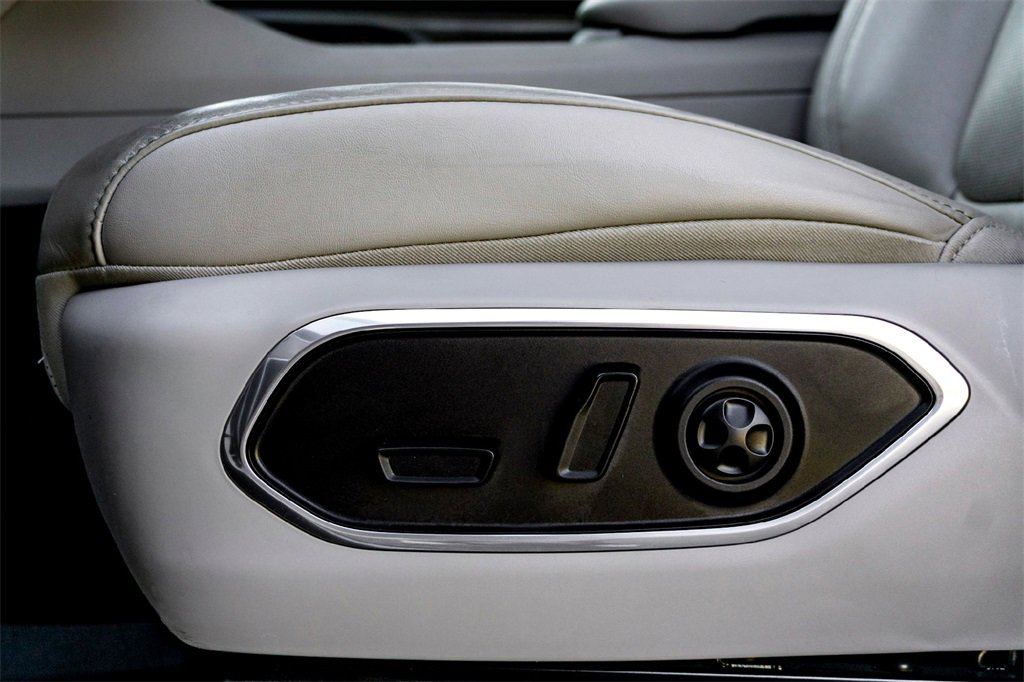 Used 2023 Jeep Wagoneer Series III w/ Premium Group I image 12