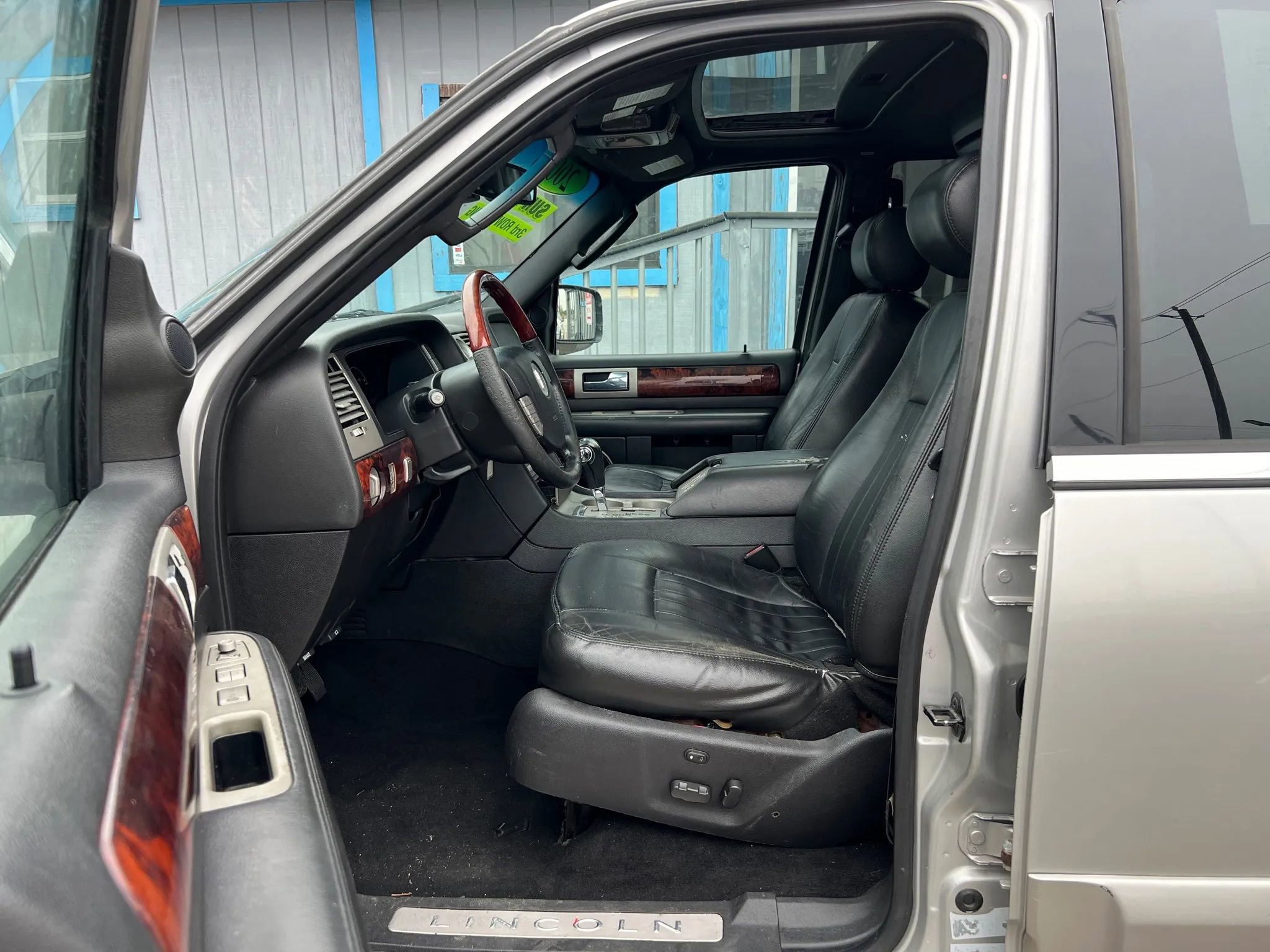 Used 2006 Lincoln Navigator Ultimate image 10