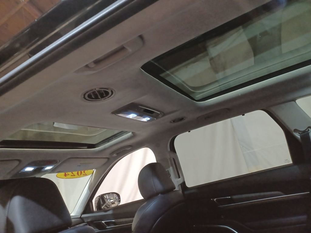 Used 2024 Kia Telluride SX Prestige w/ Towing Package AWD/4WD image 16