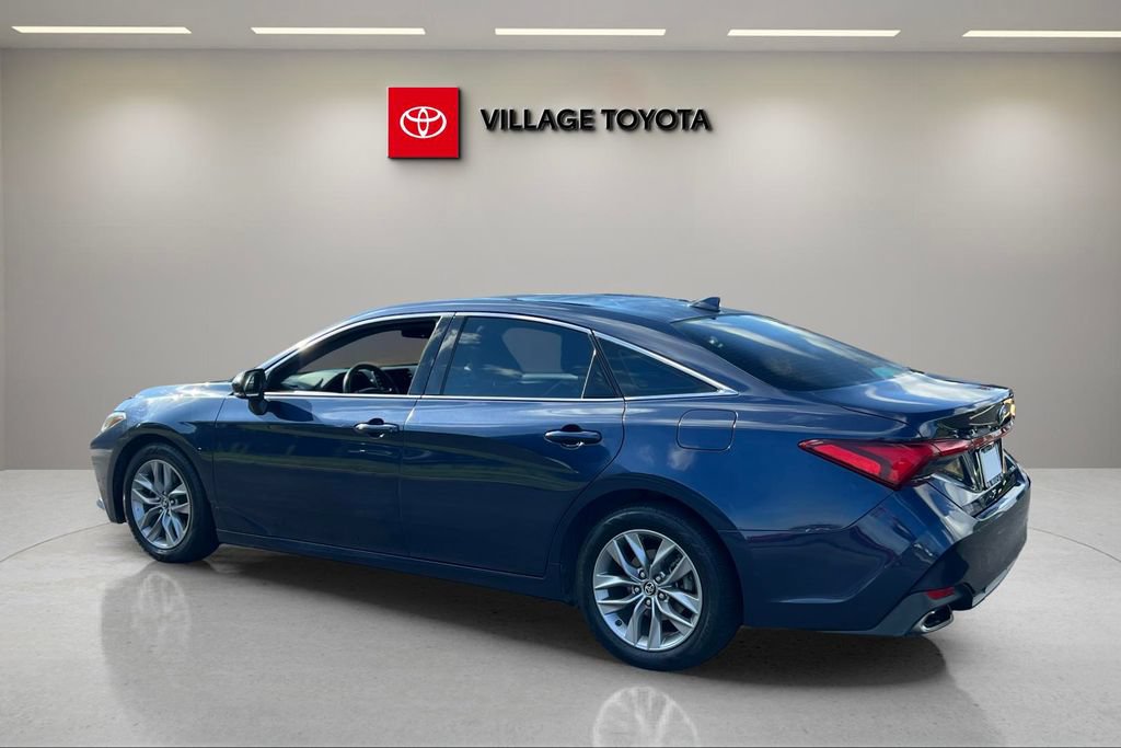 Certified 2019 Toyota Avalon XLE FWD image 3