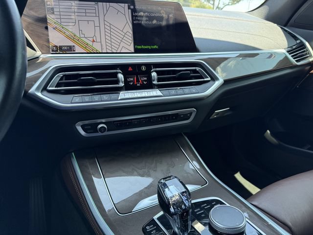 Used 2022 BMW X5 xDrive40i w/ Premium Package AWD/4WD image 13