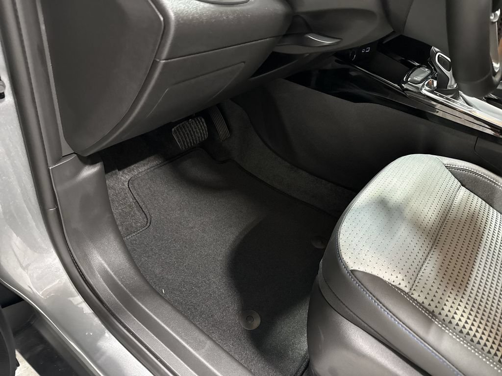 New 2026 Chevrolet Trax LT w/ Midnight Edition FWD image 10