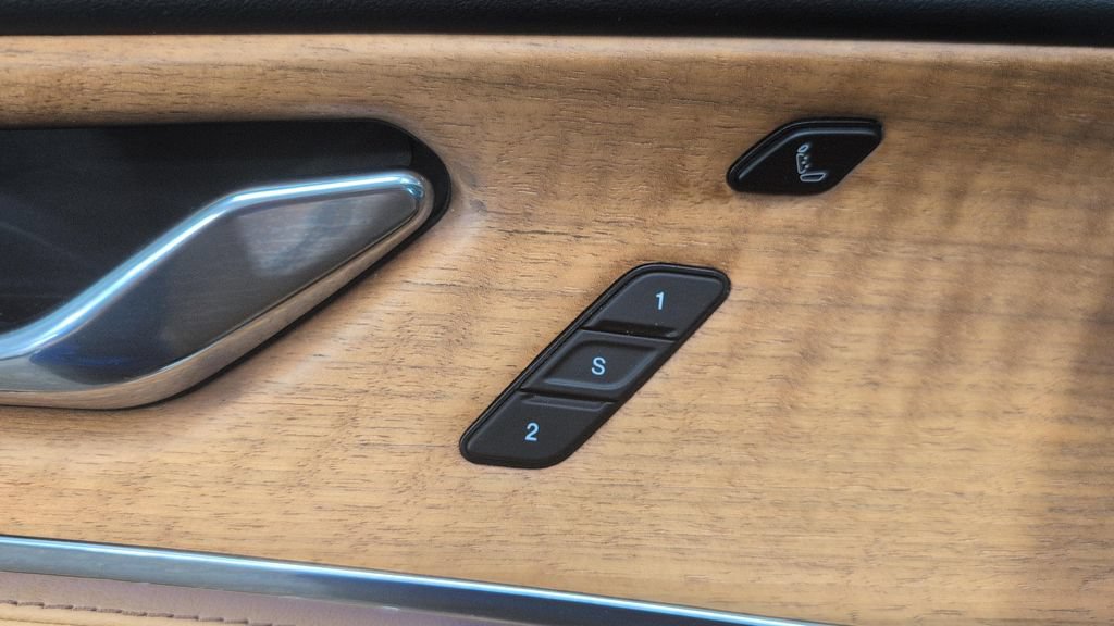 Used 2024 Jeep Grand Cherokee Summit AWD/4WD image 8