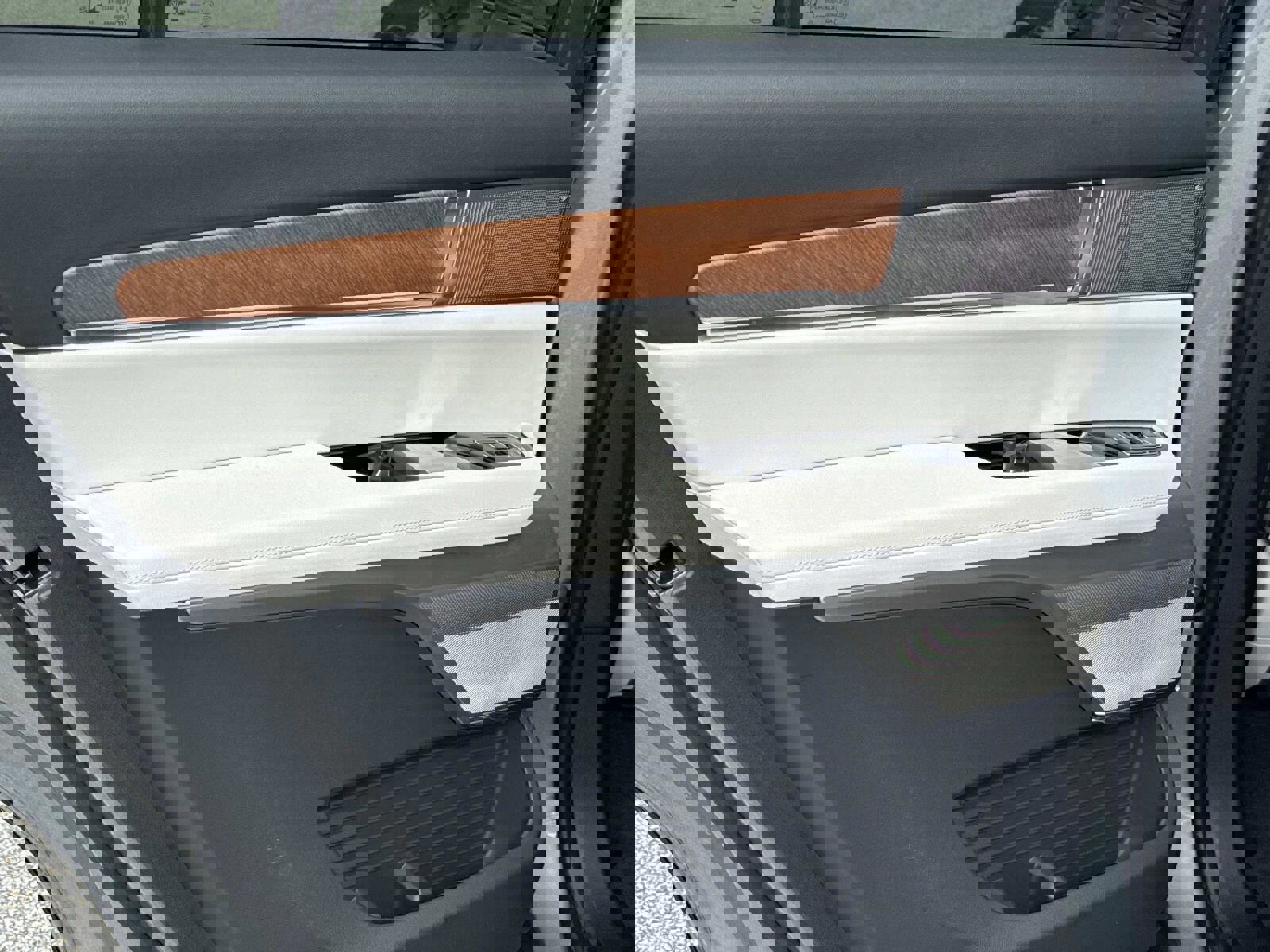 New 2026 Cadillac Vistiq Luxury w/ LPO, Floor Liner Package image 11