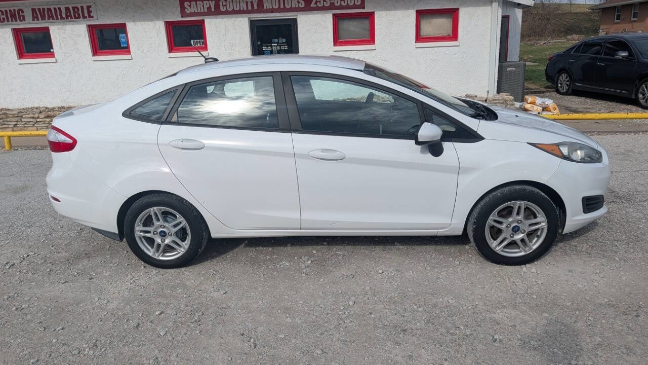 Used 2017 Ford Fiesta SE image 2