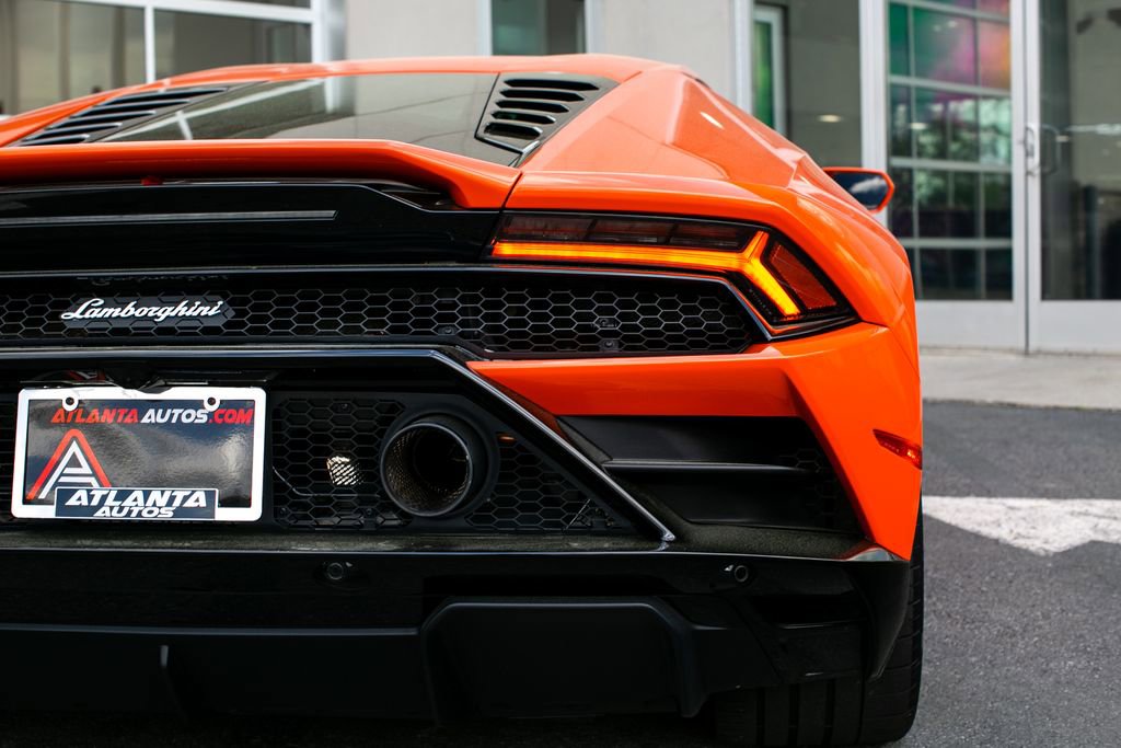 Used 2021 Lamborghini Huracan EVO image 11