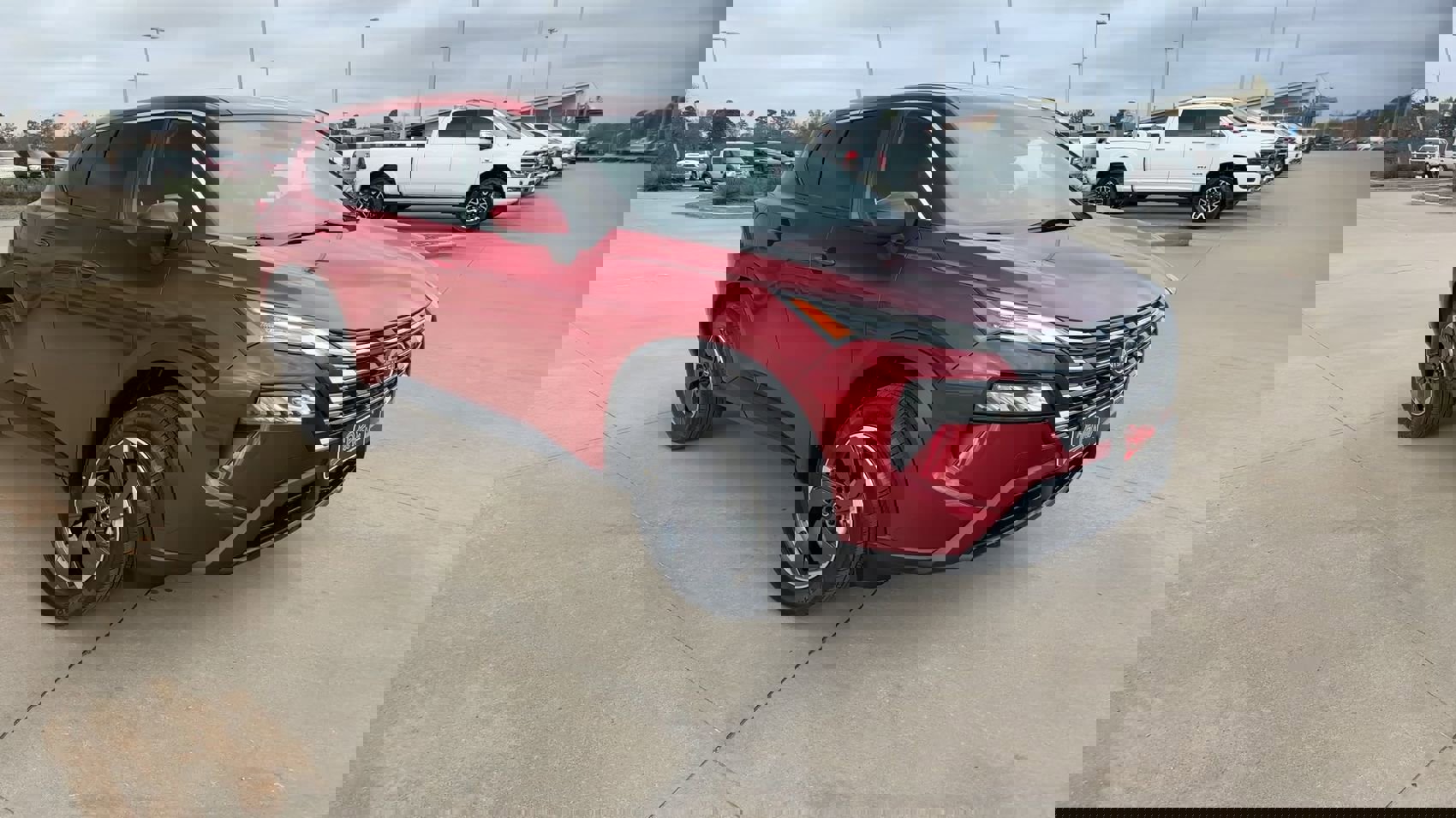 Used 2024 Nissan Rogue SV image 3