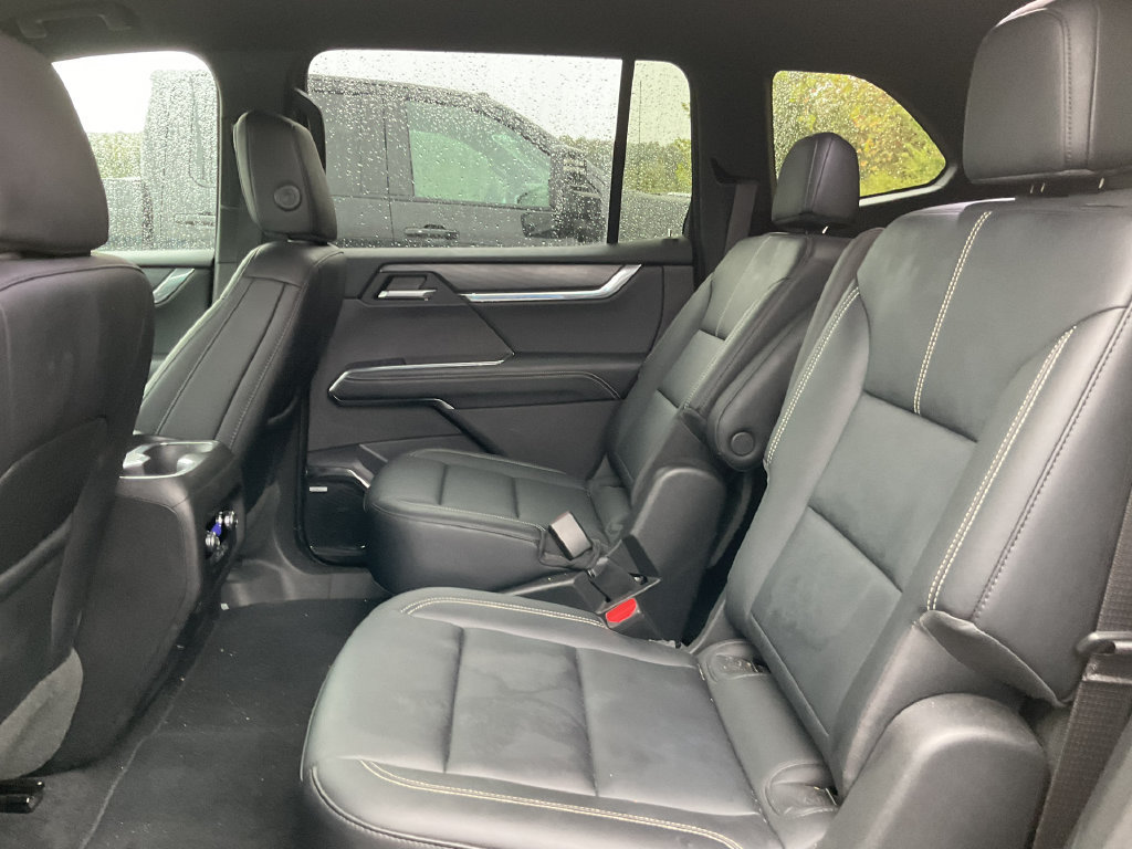 Used 2026 GMC Acadia Elevation w/ Elevation Premium Package AWD/4WD image 16