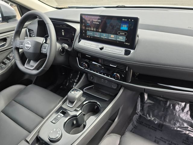 Used 2025 Nissan Rogue SL w/ Tech Package image 13