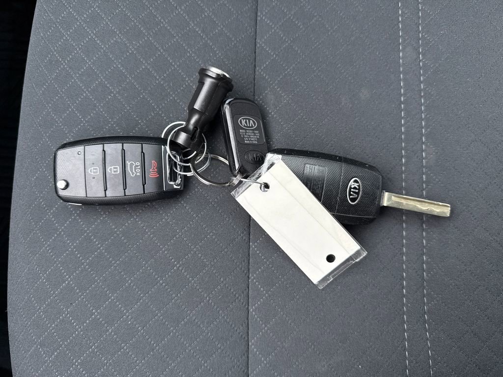 Used 2017 Kia Sorento LX w/ LX Convenience Package image 36