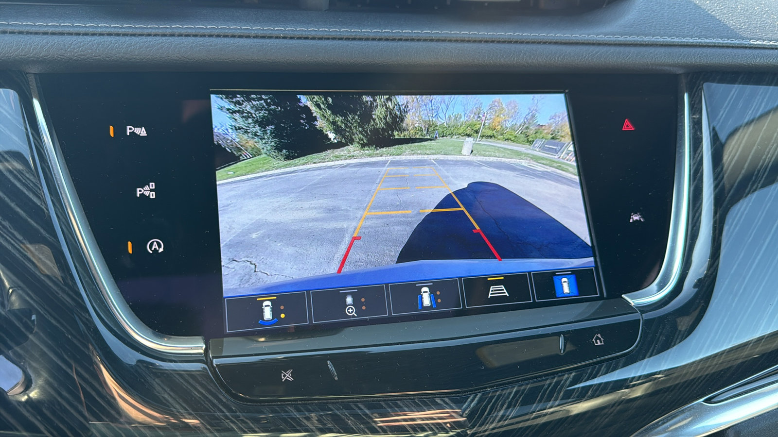 Used 2022 Cadillac XT6 Premium Luxury w/ Technology Package image 21