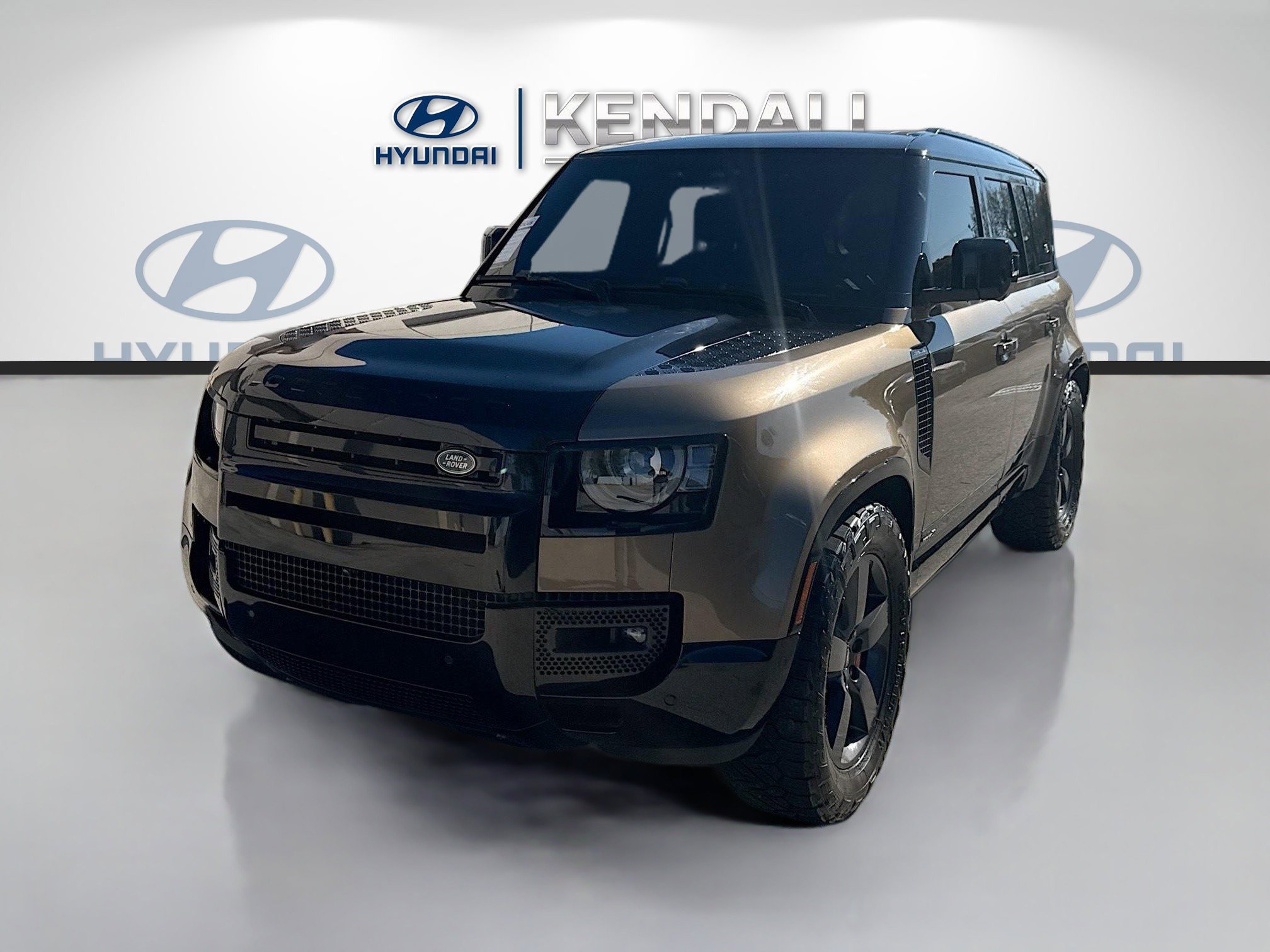 Used 2023 Land Rover Defender 110 X image 3