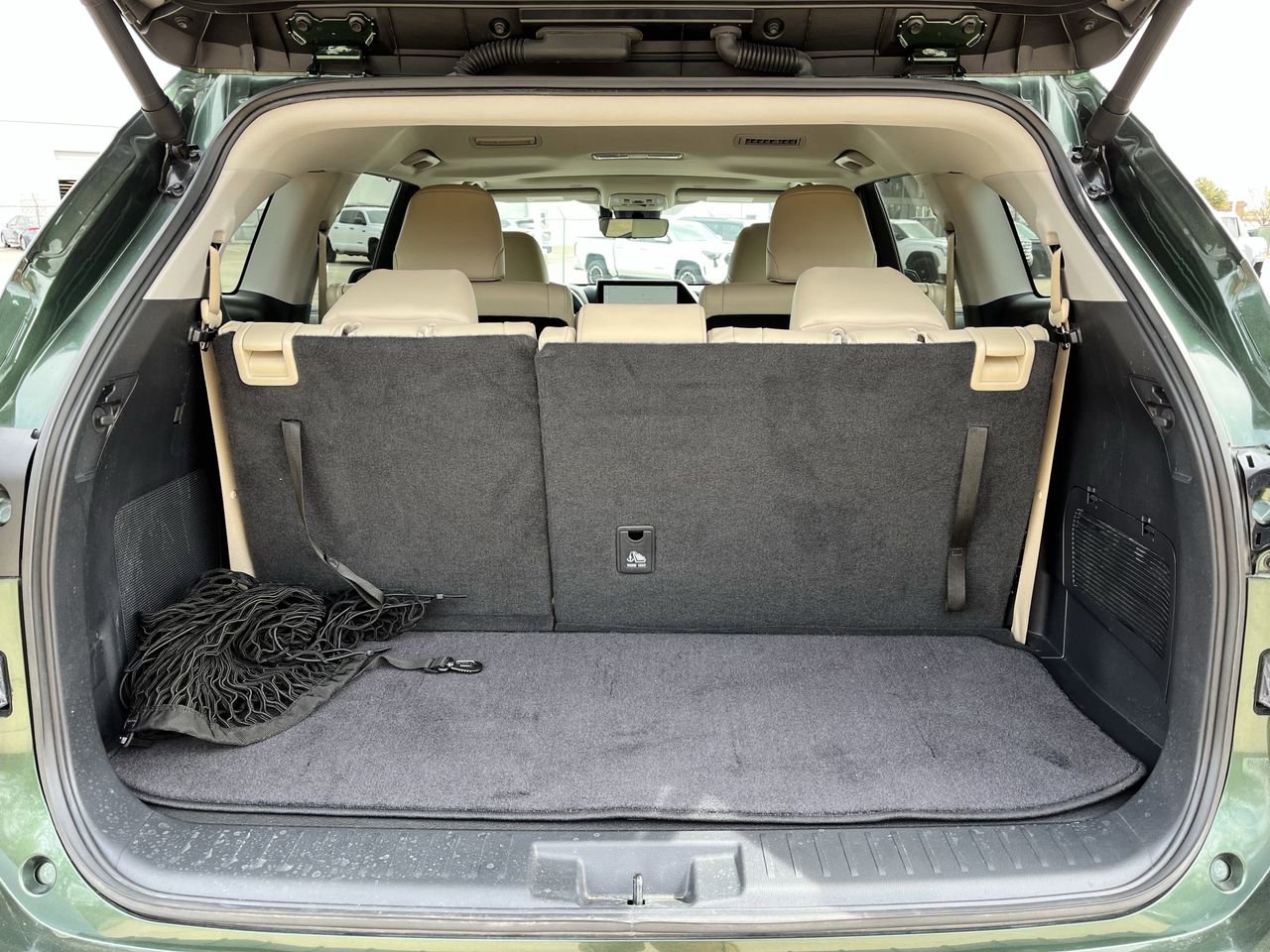 Used 2024 Toyota Highlander Limited image 29