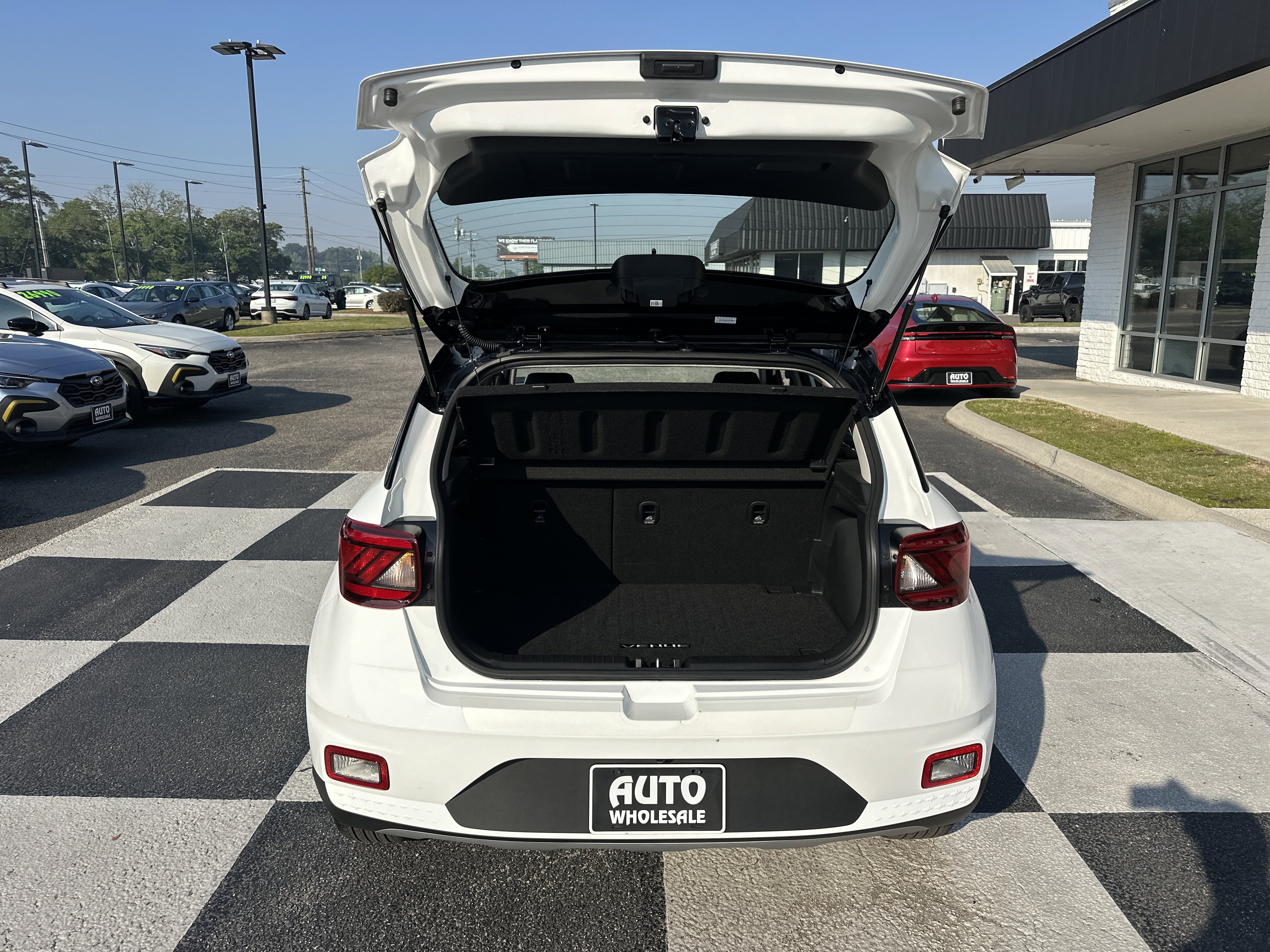 Used 2024 Hyundai Venue Limited image 5