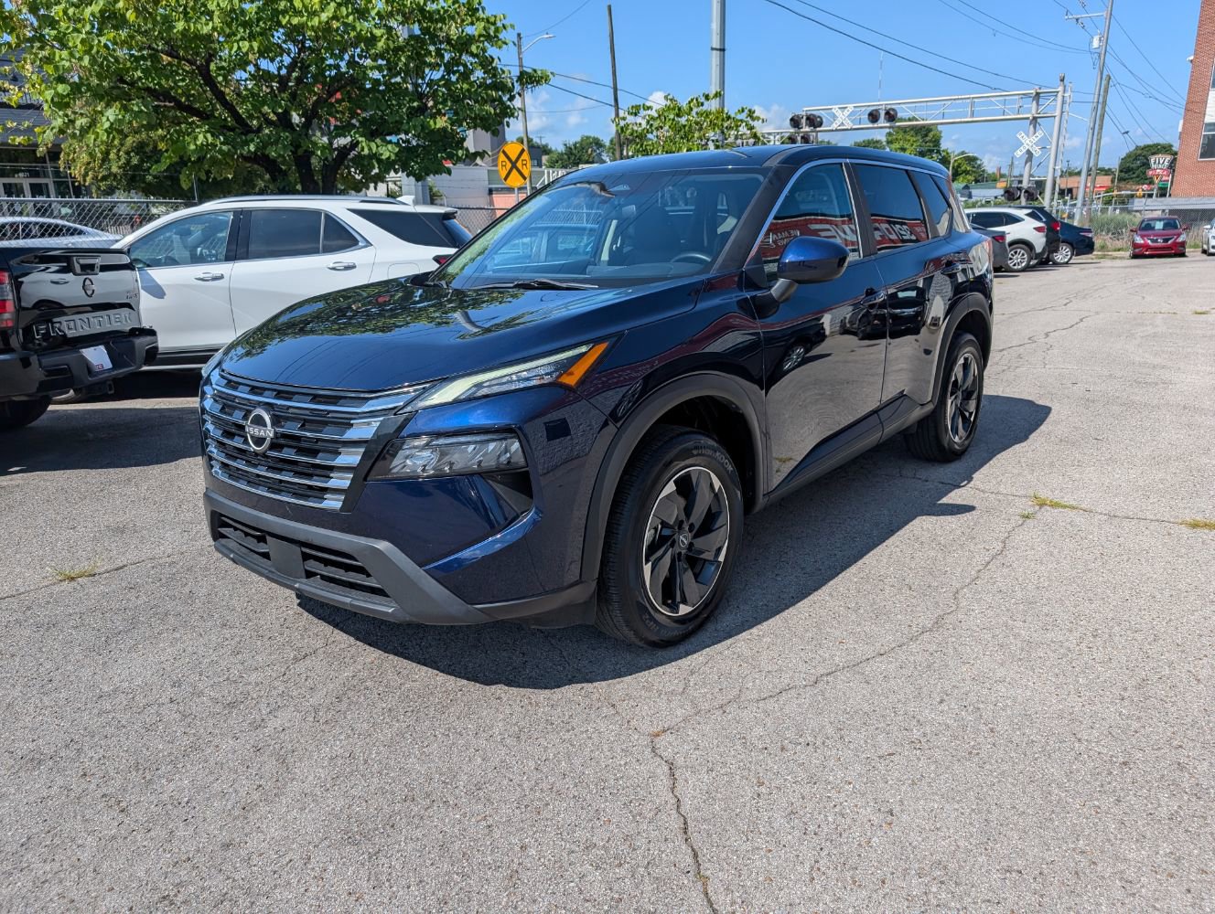 Used 2024 Nissan Rogue SV image 1