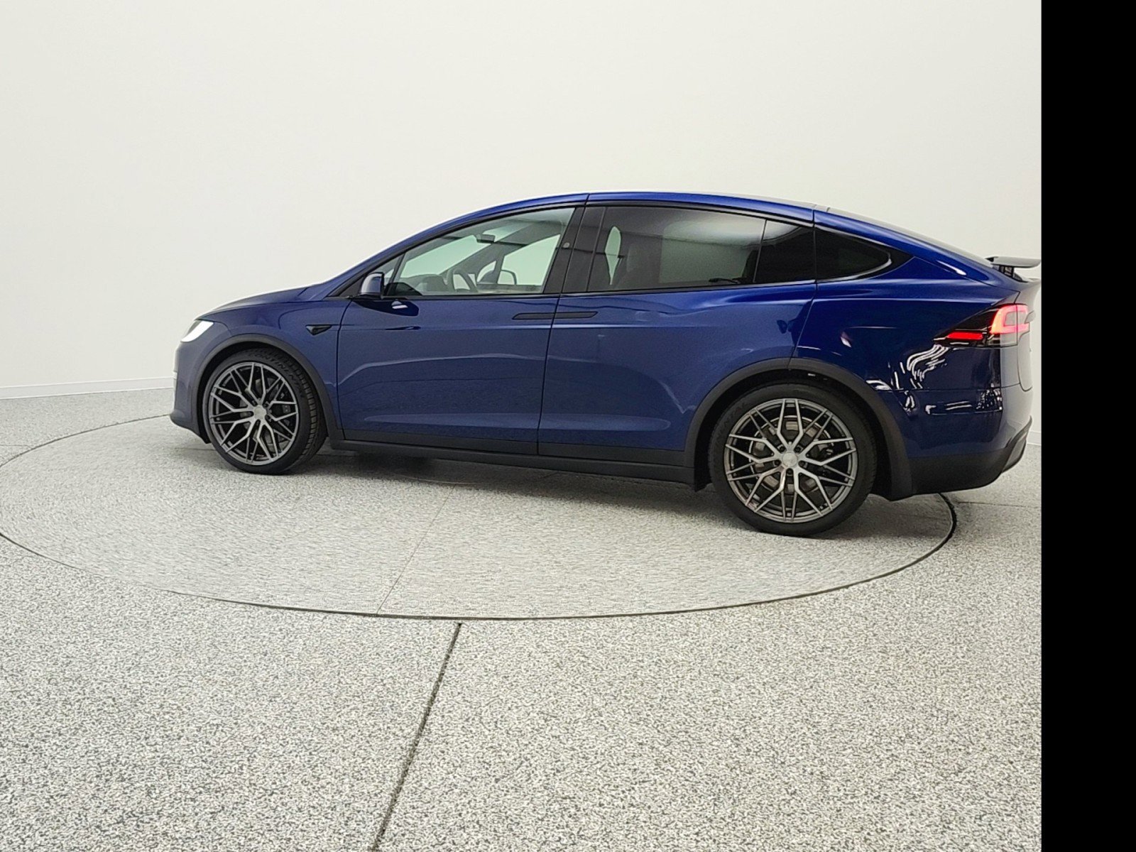 Used 2024 Tesla Model X image 8