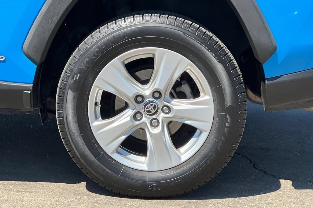 Certified 2021 Toyota RAV4 XLE w/ Convenience Package AWD/4WD image 27