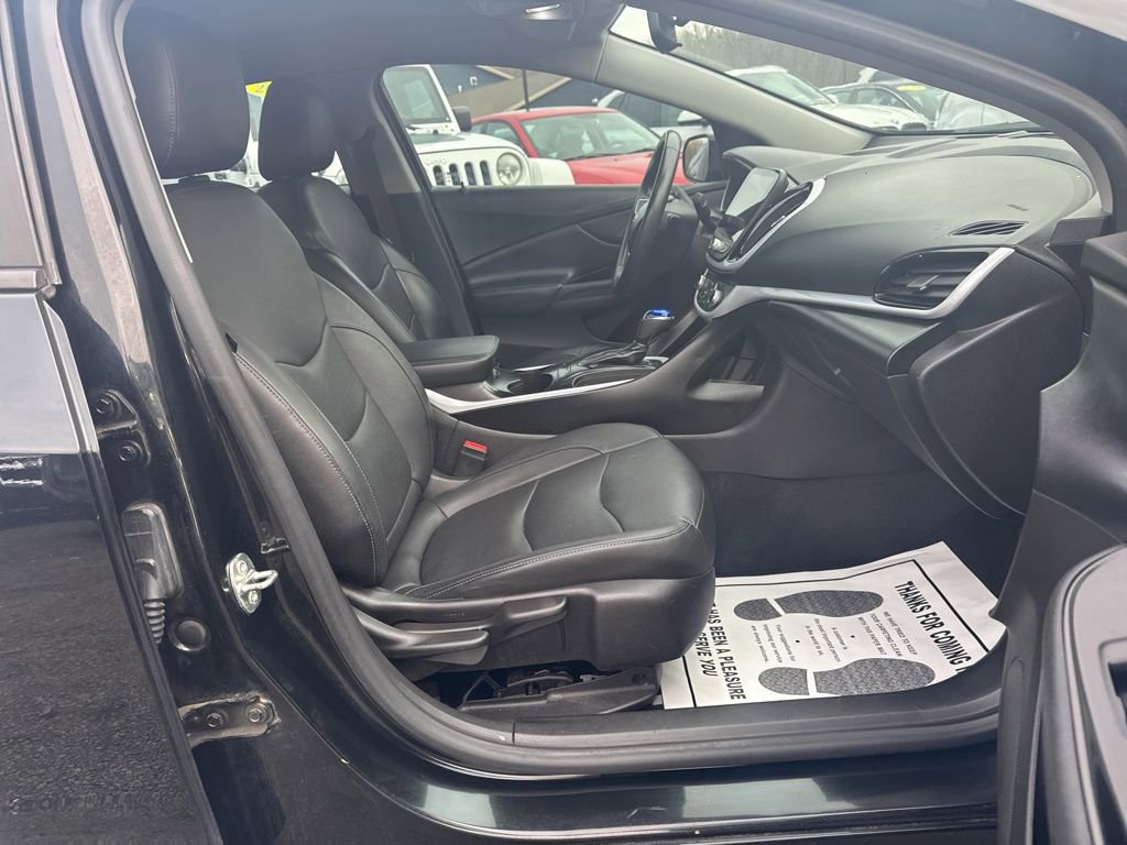 Used 2017 Chevrolet Volt LT w/ Comfort Package image 32