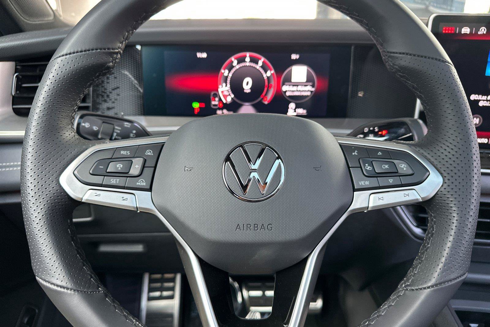 New 2026 Volkswagen Tiguan SE R-Line FWD image 22