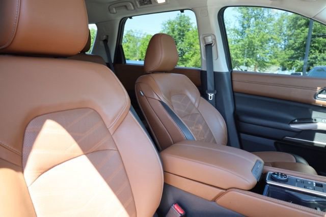 Used 2023 Nissan Pathfinder Platinum image 42