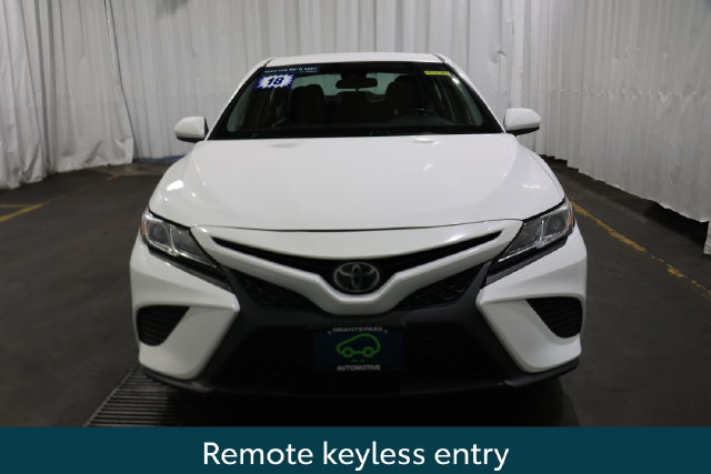 Used 2018 Toyota Camry SE FWD image 7