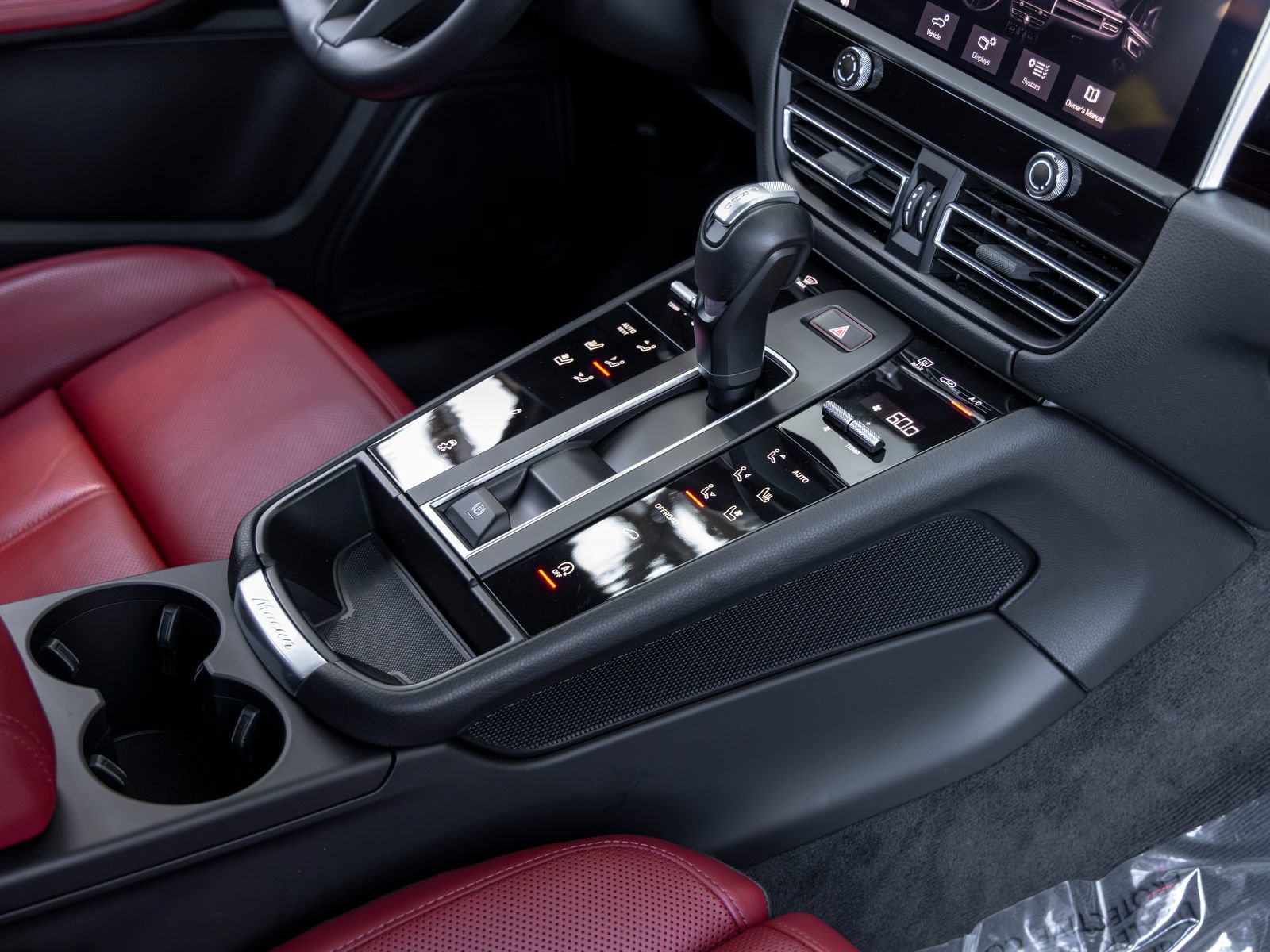 Certified 2023 Porsche Macan AWD/4WD image 54