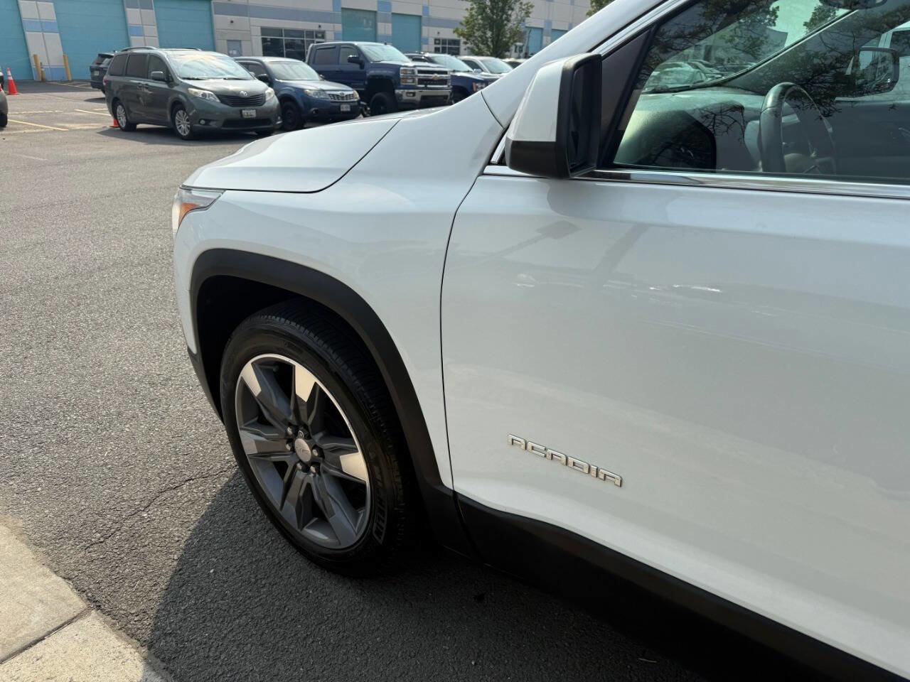 Used 2018 GMC Acadia SLT w/ LPO, Cargo Package image 14