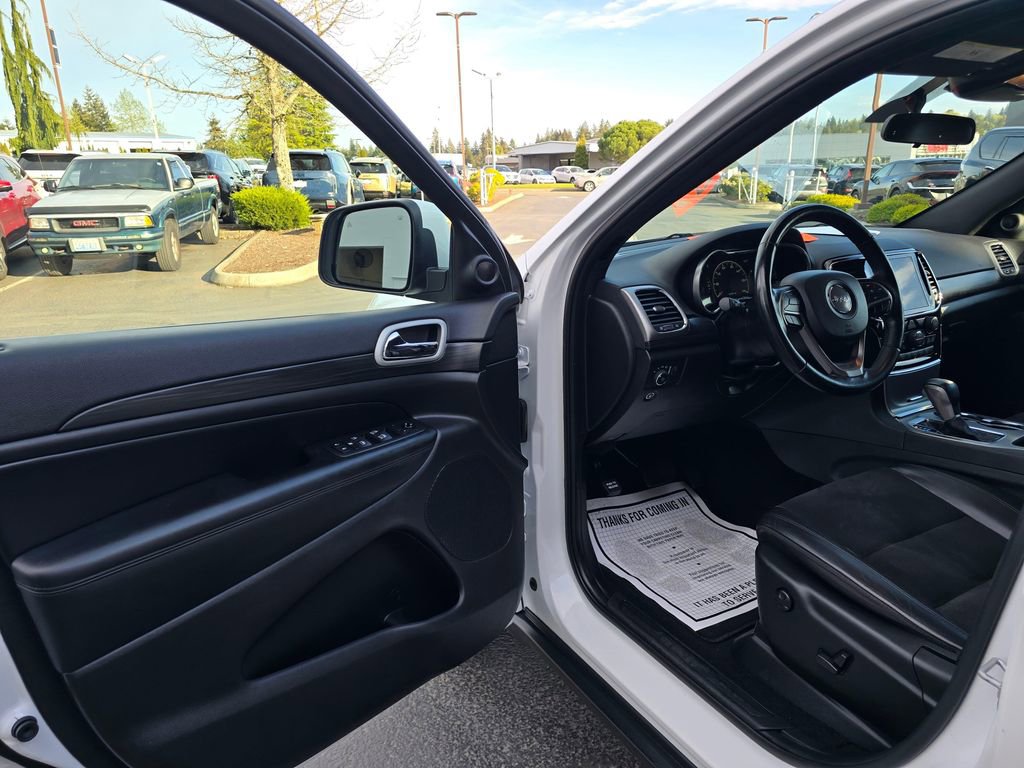 Used 2021 Jeep Grand Cherokee Laredo X AWD/4WD image 7