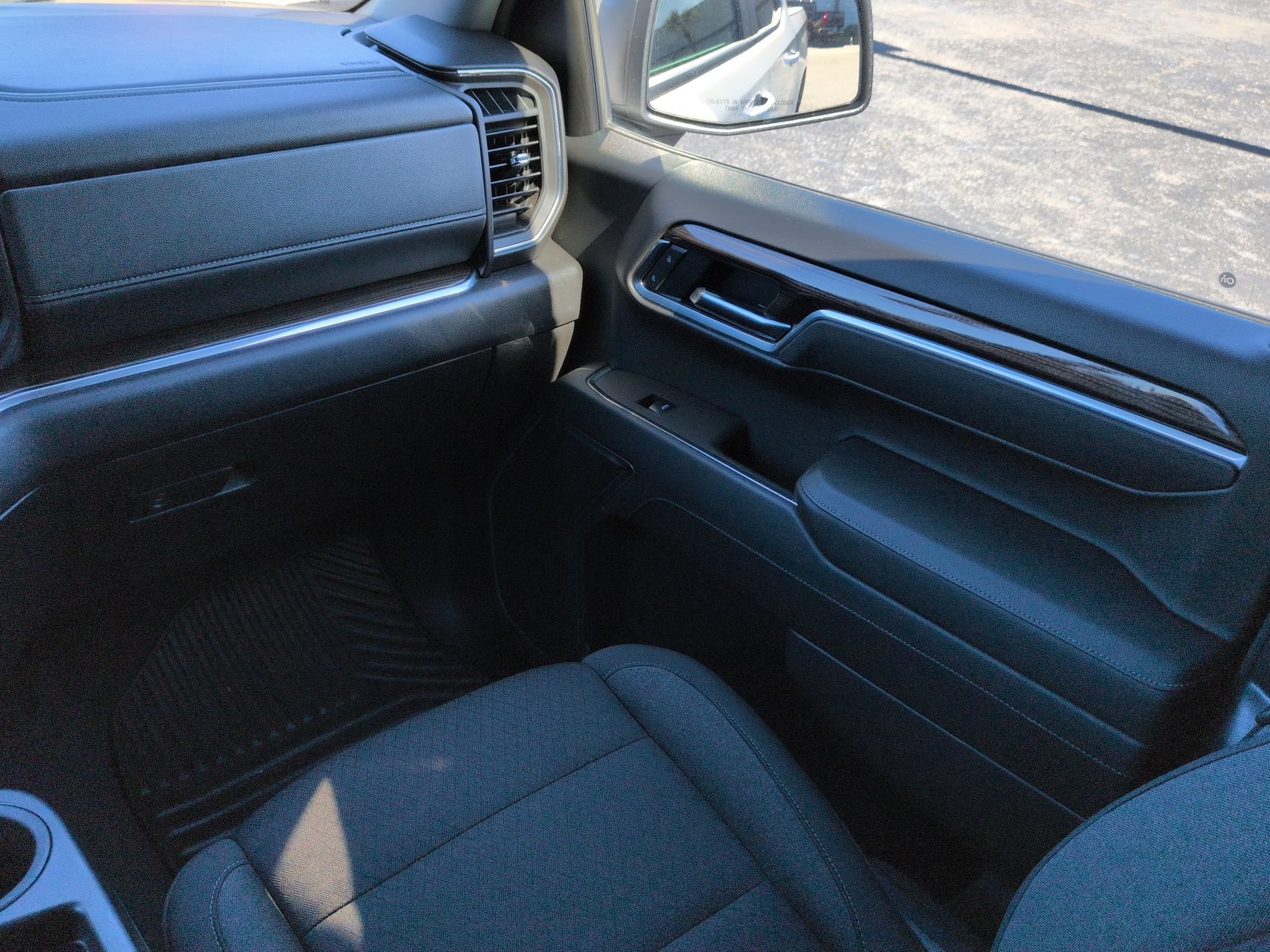 Used 2025 Chevrolet Silverado 1500 LT RWD image 17