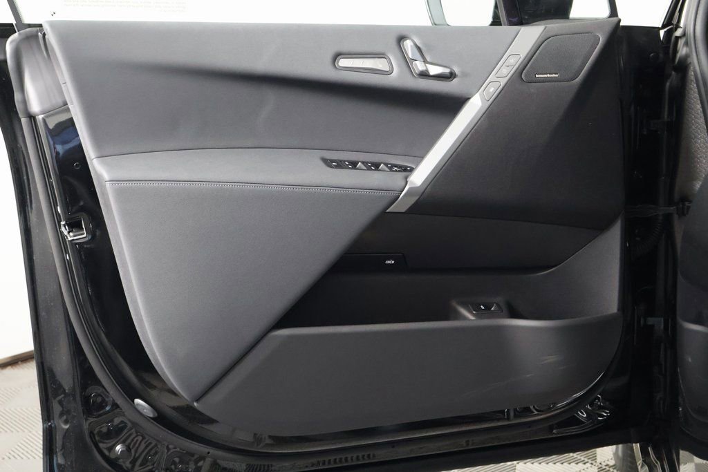 New 2026 BMW iX xDrive45 w/ M Sport Package image 7