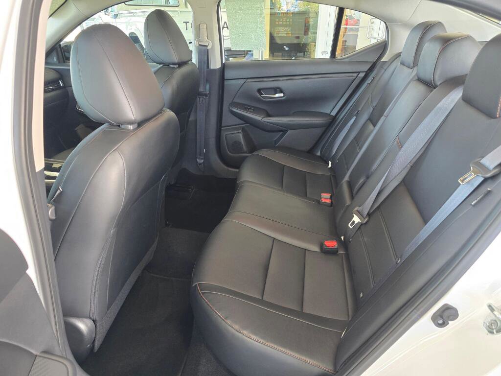 Used 2023 Nissan Sentra SR w/ SR Premium Package image 37