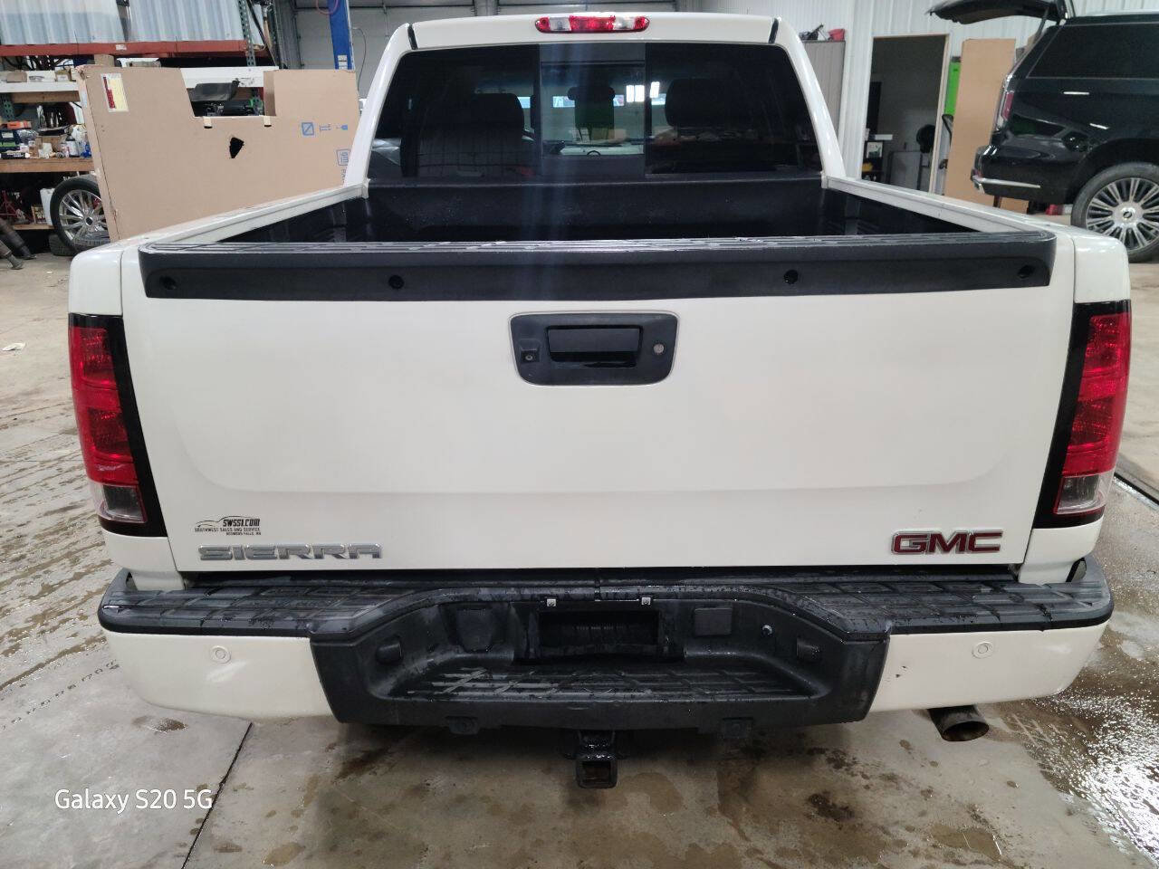 Used 2013 GMC Sierra 1500 Denali RWD image 7