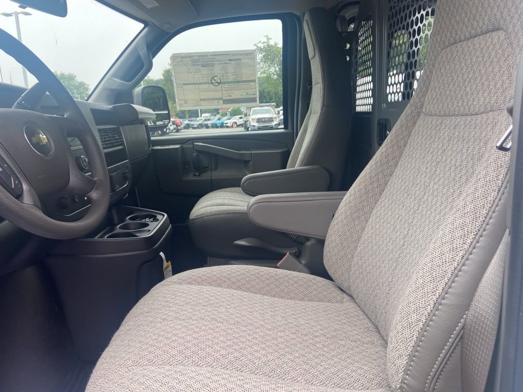 New 2025 Chevrolet Express 2500 Work Van w/ Driver Convenience Package image 9